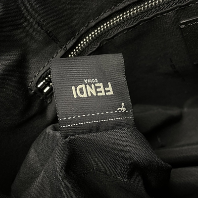 フェンディバッグ着用イメージ